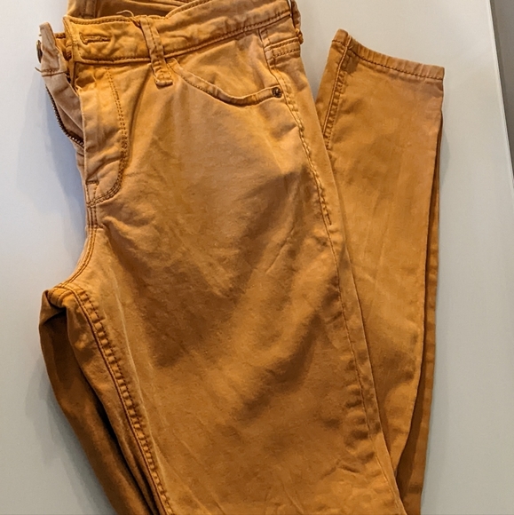 Old Navy Rockstar Super Skinny Goldenrod Jeans - Size 2 - Picture 3 of 5